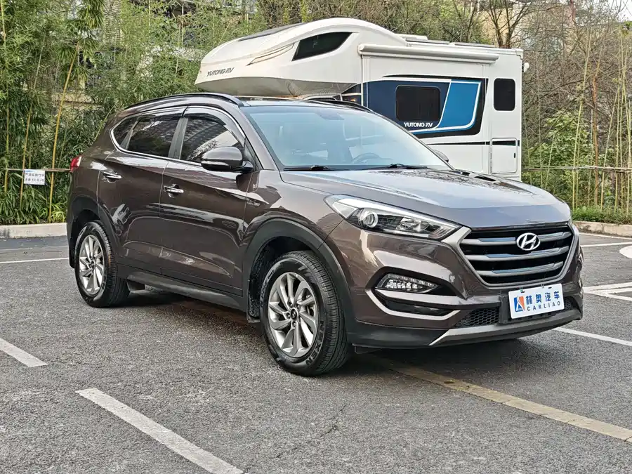 900x675_0_q87_c42_autohomecar__ChxpWGmpYiKADXUBAAzzJd6fNtA486.jpg.webp Used Hyundai Tucson 2015 1.6T dual-clutch two-wheel drive intelligent model