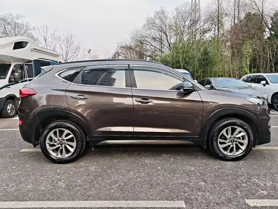 900x675_0_q87_c42_autohomecar__ChxpWGmpYiaAJd-6AAR06zzmPSI875.jpg.webp Used Hyundai Tucson 2015 1.6T dual-clutch two-wheel drive intelligent model
