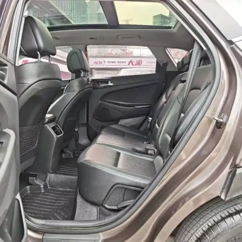 900x675_0_q87_c42_autohomecar__ChxpWGmpYiiAEFFVAAKMQ2tskNo902.jpg.webp Used Hyundai Tucson 2015 1.6T dual-clutch two-wheel drive intelligent model