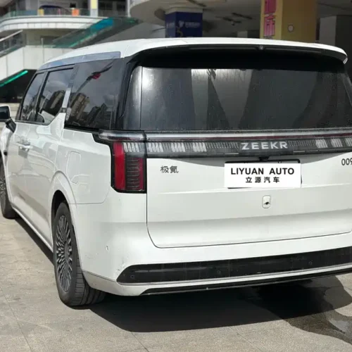 900x675_0_q87_c42_autohomecar__ChxpWGmqUH2AKis6AAhTy1Oi-3I175.jpg.webp Used Zeekr 009 2024 seven-seat aisle version four-wheel drive 108kWh