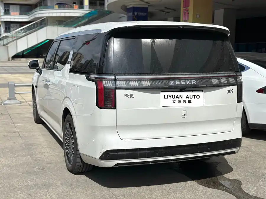 900x675_0_q87_c42_autohomecar__ChxpWGmqUH2AKis6AAhTy1Oi-3I175.jpg.webp Used Zeekr 009 2024 seven-seat aisle version four-wheel drive 108kWh