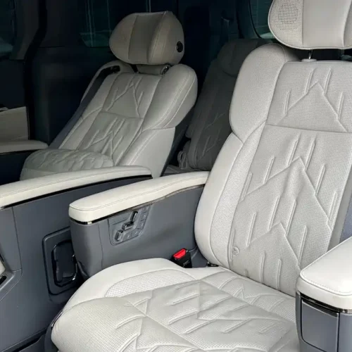900x675_0_q87_c42_autohomecar__ChxpWGmqUIGAI5NLAAkr46-qhW4415.jpg.webp Used Zeekr 009 2024 seven-seat aisle version four-wheel drive 108kWh