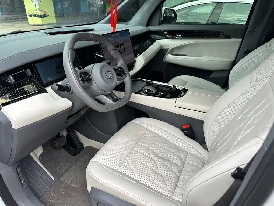 900x675_0_q87_c42_autohomecar__ChxpWGmqUIOAT5FUAAmuQzQnnzg184.jpg.webp Used Zeekr 009 2024 seven-seat aisle version four-wheel drive 108kWh