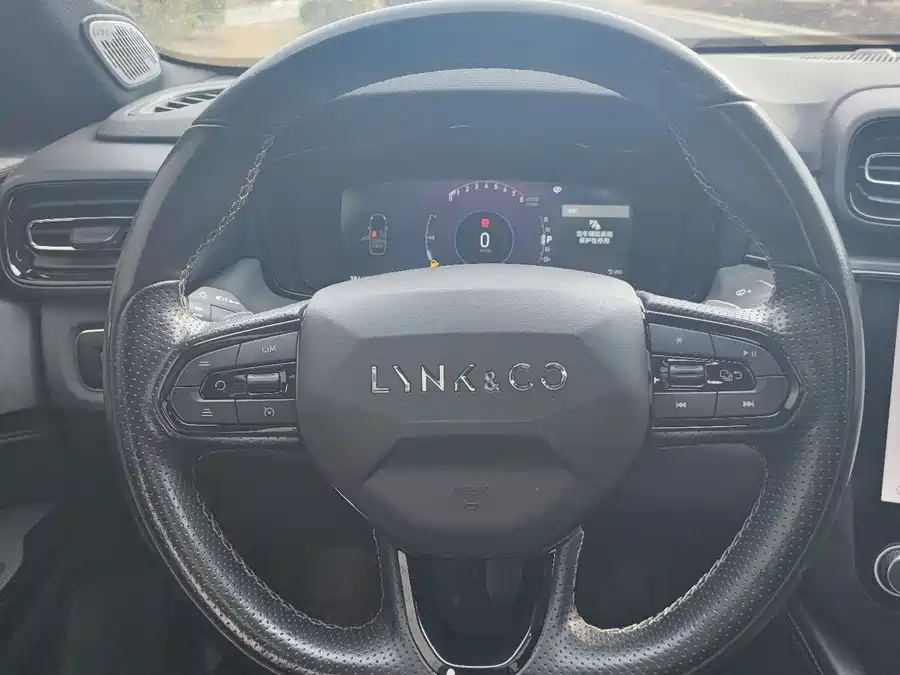 900x675_0_q87_c42_autohomecar__ChxpWGmqf0OAML6sAAP1X_11O5M027.jpg.webp Used Lynk & Co 03 2022 2.0TD DCT Pro