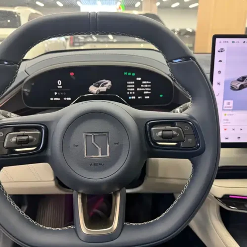 900x675_0_q87_c42_autohomecar__ChxpWGmrj_iAOABqAAfrH05A0Dk966.jpg.webp Used Zeekr 001 2025 YOU version 100kWh four-wheel drive