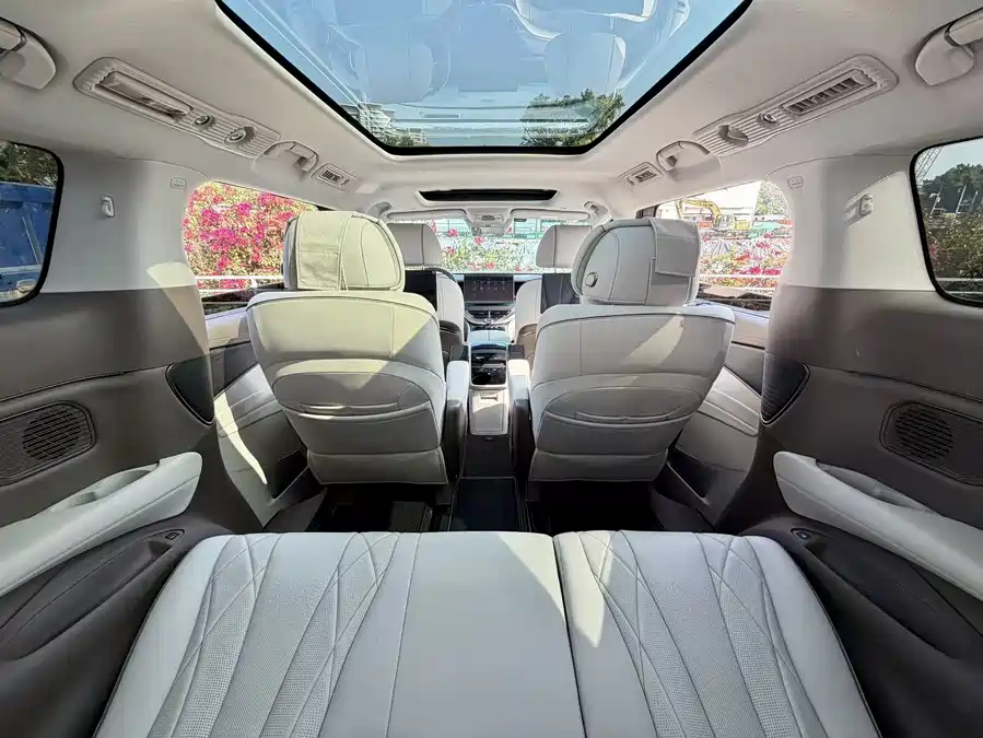 900x675_0_q87_c42_autohomecar__ChxpWGmrwwCAQAVCAARQ_Bg-UKY829.jpg.webp Used Denza D9 2022 DM-i 970 four-wheel drive premium model