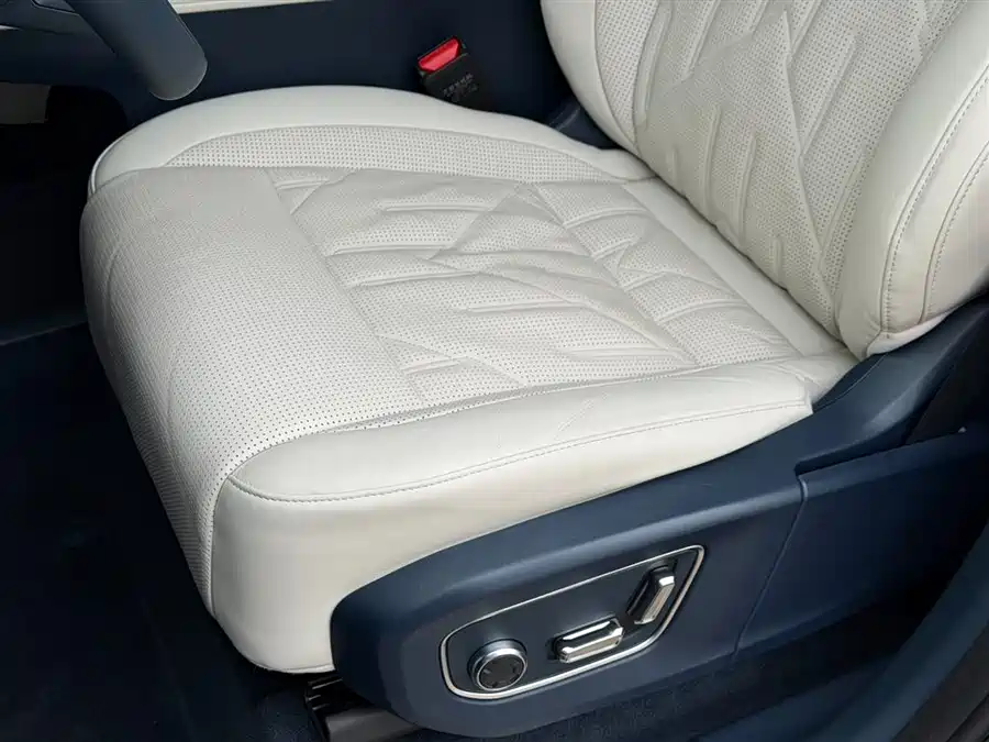 900x675_0_q87_c42_autohomecar__ChxpWGmuiVeAbVJCAAGrVJWC9oc754.jpg.webp Used Zeekr 009 2024 six-seat executive version four-wheel drive 108kWh