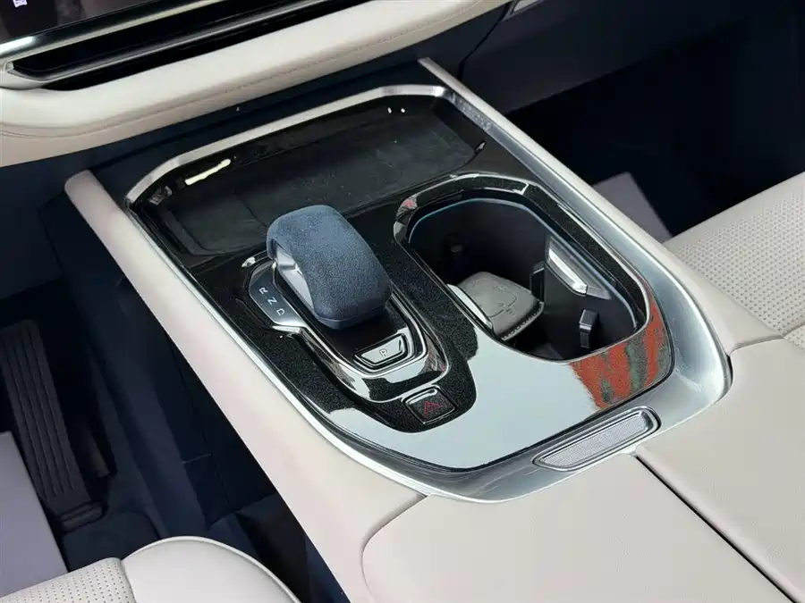 900x675_0_q87_c42_autohomecar__ChxpWGmuiViAY6JRAAG52GWXYr4585.jpg.webp Used Zeekr 009 2024 six-seat executive version four-wheel drive 108kWh
