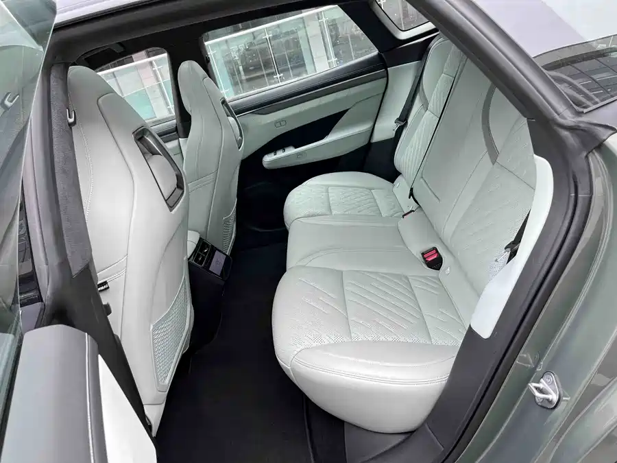 900x675_0_q87_c42_autohomecar__ChxpWGmuoAuAEukJAAUKqC3JyJs606.jpg.webp Used Zeekr 001 2025 WE version 100kWh rear drive