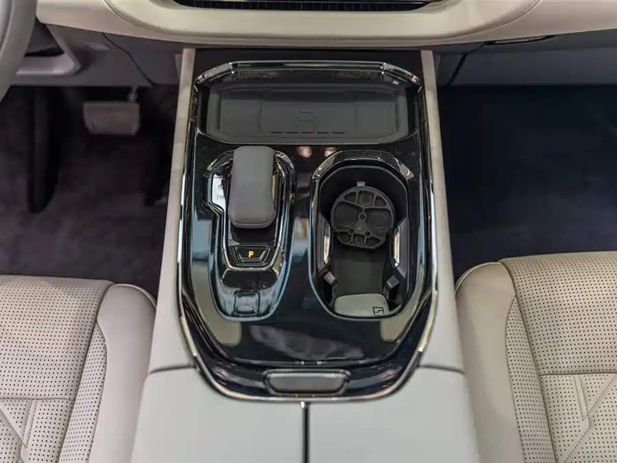 900x675_0_q87_c42_autohomecar__ChxpWGmvdLmAWcedAAG_4dv91Ds741.jpg.webp Used Zeekr 009 2024 seven-seater aisle version 108kWh