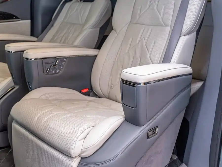 900x675_0_q87_c42_autohomecar__ChxpWGmvdLqAVxe4AAMXhGgCBw0197.jpg.webp Used Zeekr 009 2024 seven-seater aisle version 108kWh