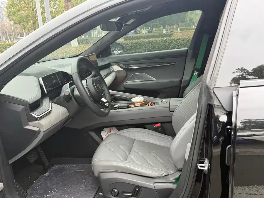 900x675_0_q87_c42_autohomecar__ChxpWGmvtcGAPswgAAlVIDrq0S8168.jpg.webp Used Zeekr 001 2023 WE version 100kWh