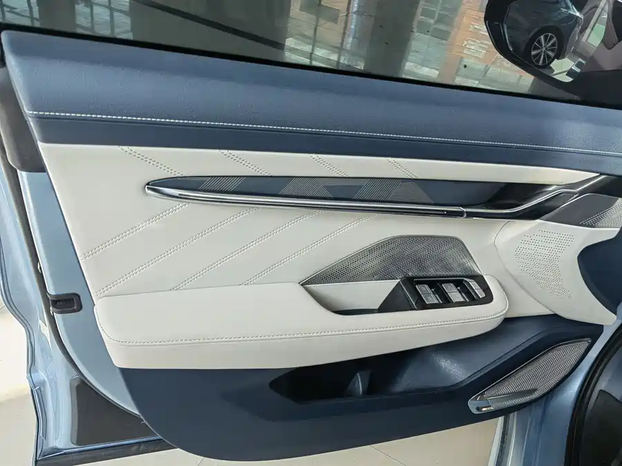 900x675_0_q87_c42_autohomecar__ChxpWGmvyh6AduoOAAT71J6sGnA597.jpg.webp Used Zeekr 001 2022 model long endurance dual motor WE version