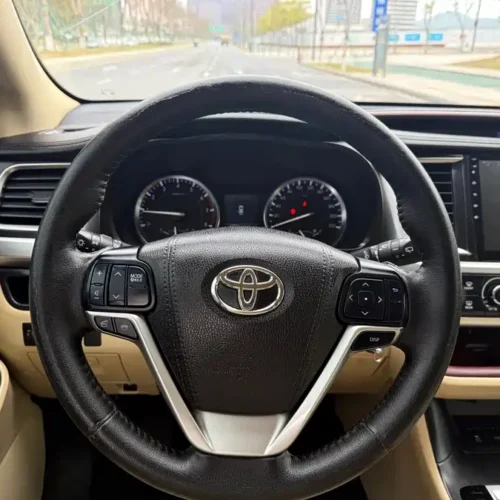 900x675_0_q87_c42_autohomecar__ChxpWGmw50eAa-uXAAjWvyuwF4U037.jpg.webp Used Toyota Highlander 2015 2.0T four-wheel drive elite version 7 seats