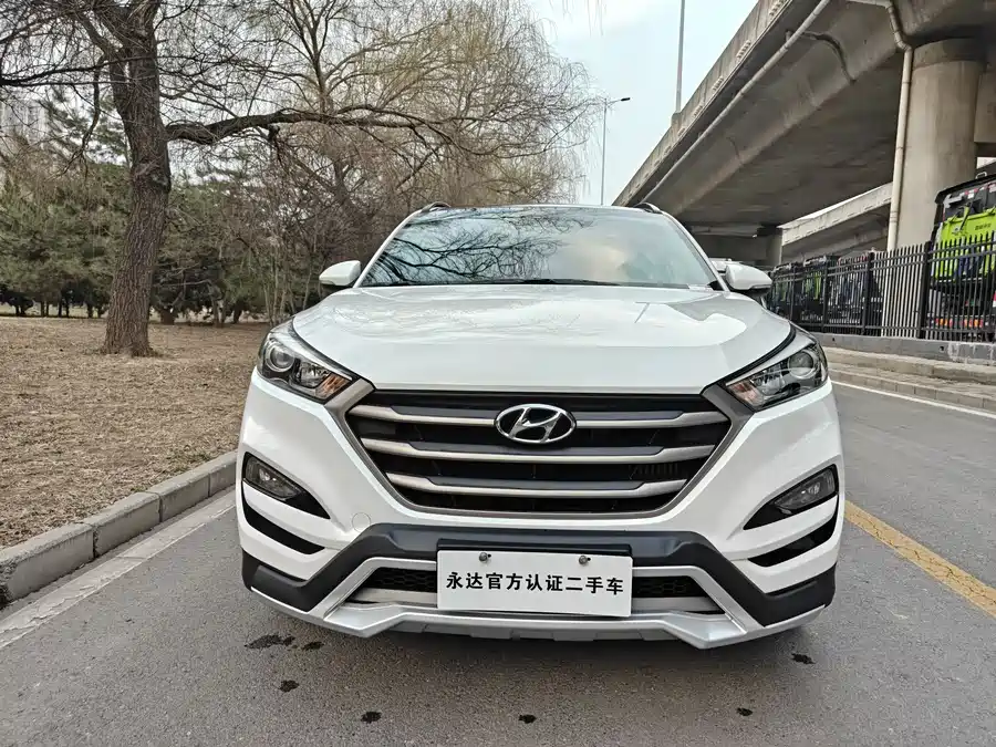 900x675_0_q87_c42_autohomecar__ChxpWGmwJx-AI_5VAAo58YFHH0k978.jpg.webp Used Hyundai Tucson 2015 1.6T dual-clutch two-wheel drive intelligent model