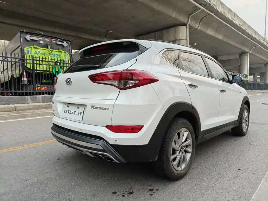 900x675_0_q87_c42_autohomecar__ChxpWGmwJyuAAV5jAAdyWaS3TZ4790.jpg.webp Used Hyundai Tucson 2015 1.6T dual-clutch two-wheel drive intelligent model