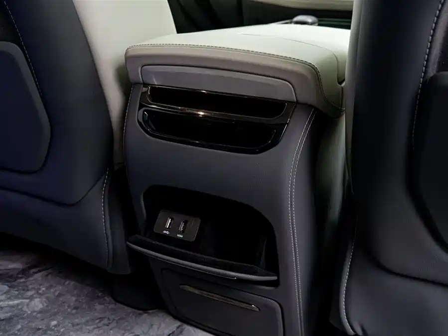900x675_0_q87_c42_autohomecar__ChxpWGmxEHeAZxrfAAEHky5f1To049.jpg.webp Used Zeekr 009 2022 WE version