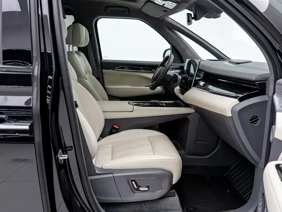 900x675_0_q87_c42_autohomecar__ChxpWGmxEHiASnVlAAG3tg591RQ080.jpg.webp Used Zeekr 009 2022 WE version
