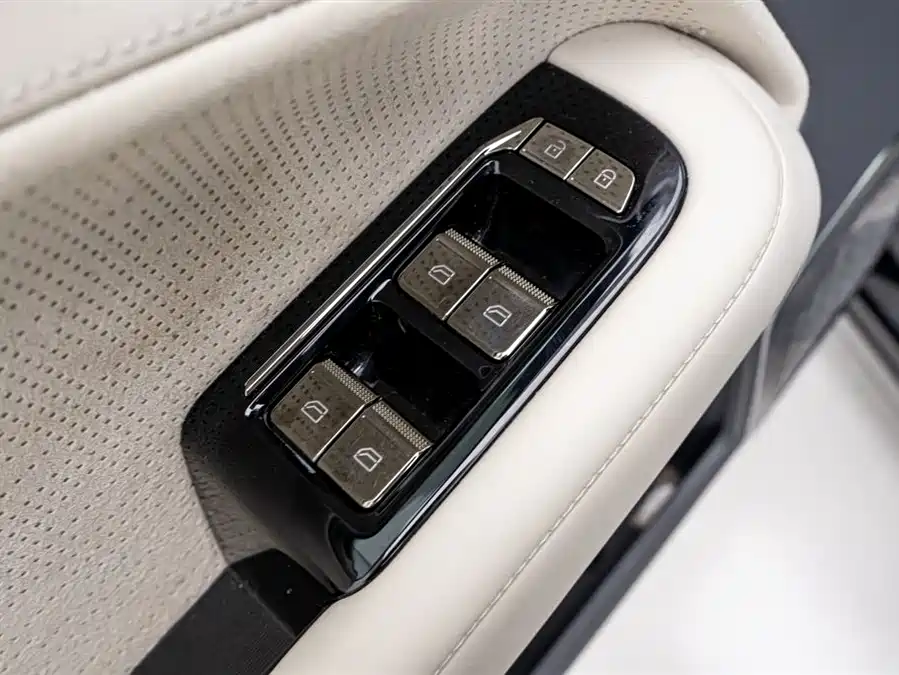 900x675_0_q87_c42_autohomecar__ChxpWGmxEHmAGwCvAAGhPJdiEDw833.jpg.webp Used Zeekr 009 2022 WE version
