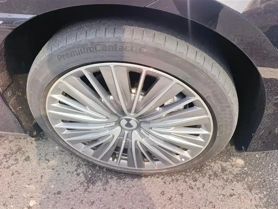 Used Denza Z9 2024 1100km four-wheel drive Ultra version