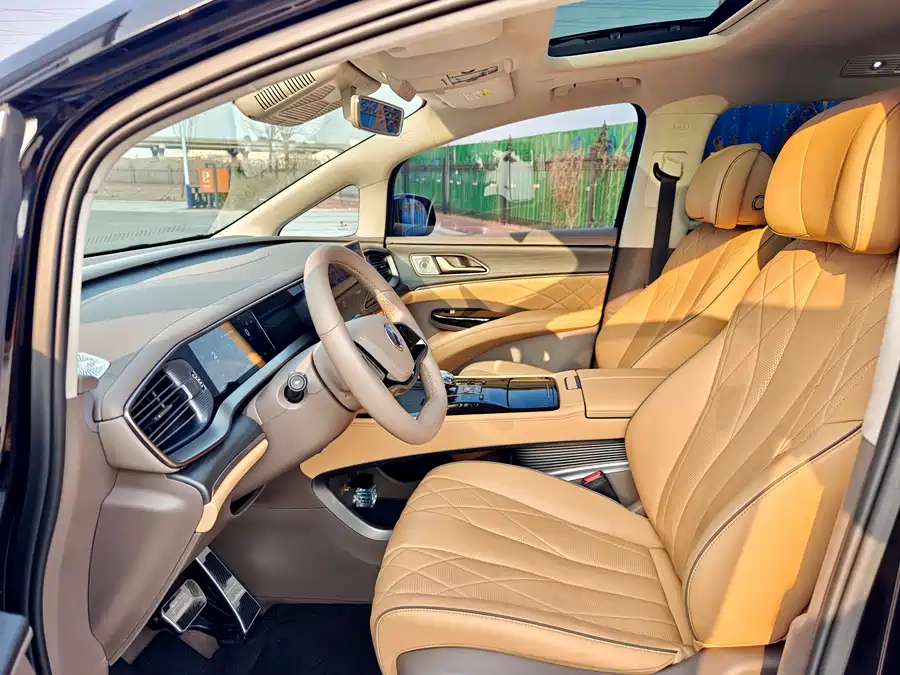 900x675_0_q87_c42_autohomecar__ChxpWGmyRZyALq5xAAm4tMwcuZ4893.jpg.webp Used Denza D9 2022 DM-i 970 four-wheel drive flagship model