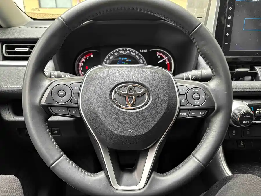Used Toyota RAV4 Rongfang 2020 2.0L CVT four-wheel drive fashion version