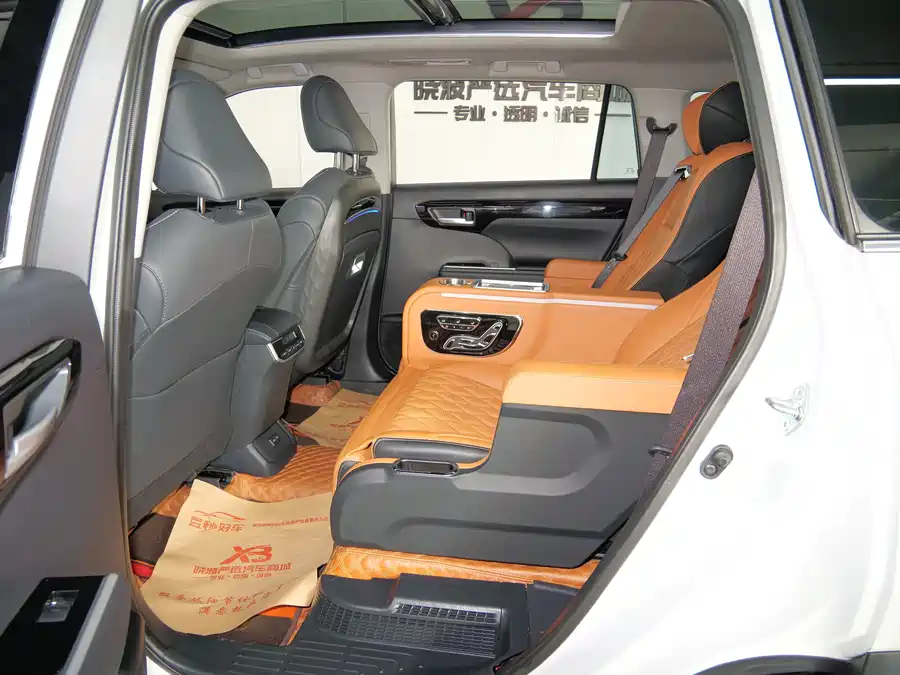 900x675_0_q87_c42_autohomecar__ChxpWGmyfyCANfvsAAfe48SG-R4925.jpg.webp Used Toyota Highlander 2023 2.5L smart electric hybrid dual-engine four-wheel drive luxury version 7 seats