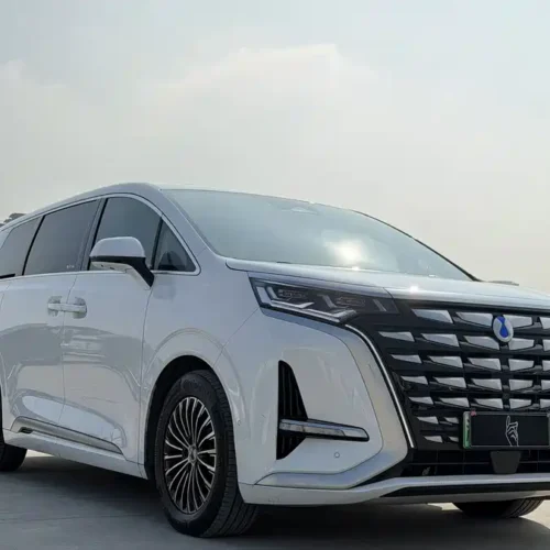 900x675_0_q87_c42_autohomecar__ChxpWGmzbjSACv6-AALz1AqjyrQ960.jpg.webp Used Denza D9 2022 DM-i 970 four-wheel drive flagship model