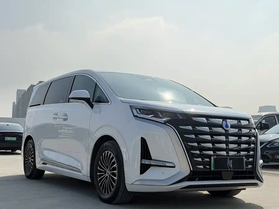 900x675_0_q87_c42_autohomecar__ChxpWGmzbjSACv6-AALz1AqjyrQ960.jpg.webp Used Denza D9 2022 DM-i 970 four-wheel drive flagship model