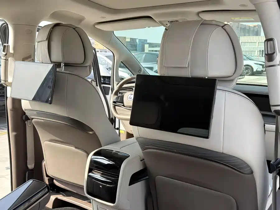 900x675_0_q87_c42_autohomecar__ChxpWGmzbjeAb9ceAAMuXLBjQvo524.jpg.webp Used Denza D9 2022 DM-i 970 four-wheel drive flagship model