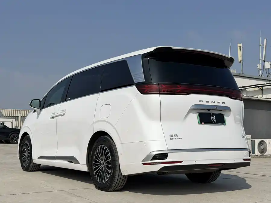 900x675_0_q87_c42_autohomecar__ChxpWGmzbjmALs26AAKigrXrmK0803.jpg.webp Used Denza D9 2022 DM-i 970 four-wheel drive flagship model