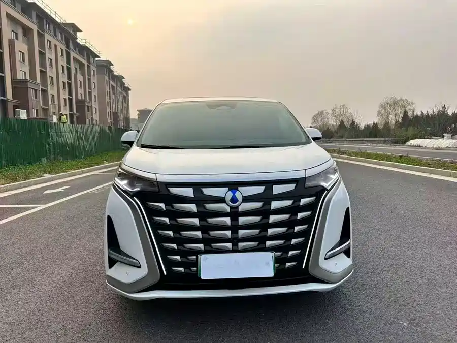 900x675_0_q87_c42_autohomecar__ChxpWGmzkrqAJCSmAAMbjtvdiso557.jpg.webp Used Denza D9 2022 DM-i 970 four-wheel drive flagship model