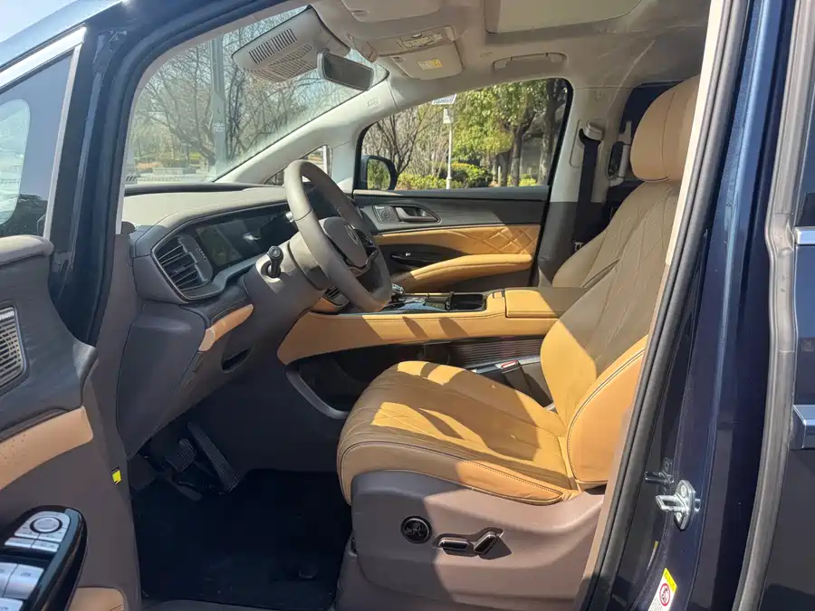 Used Denza D9 2022 EV 600 four-wheel drive flagship model